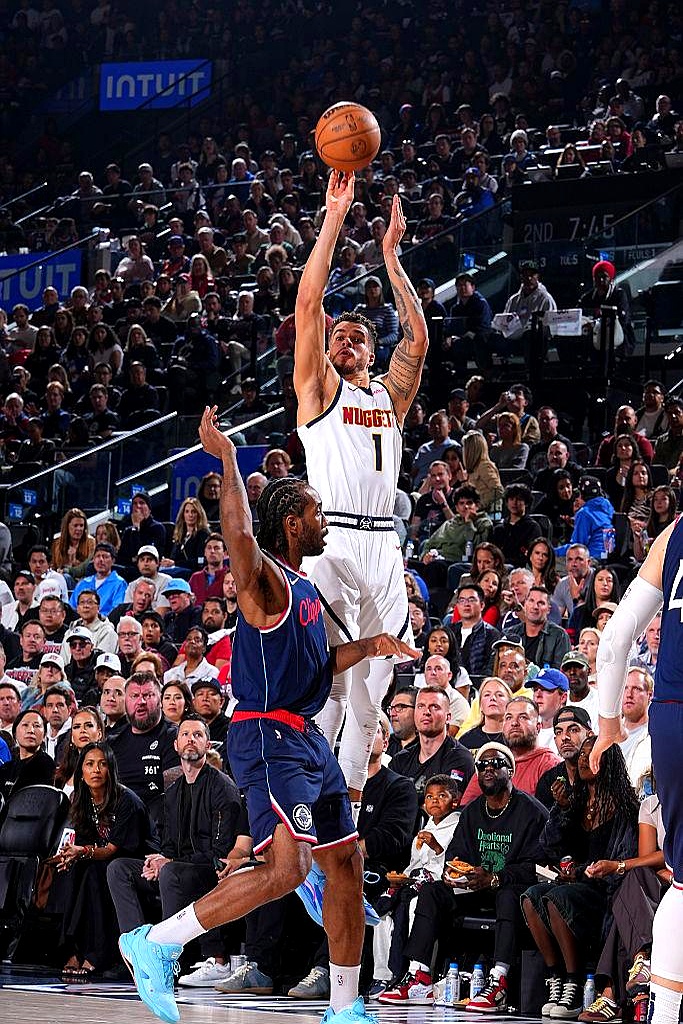 乐鱼体育官方入口-国际比赛日NBA季后赛焦点战，丹佛掘金绝杀压哨，管理层满意，身体对抗强度拉满