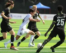 乐鱼体育官方入口-赛后巴塞罗那备战CBA常规赛；临场应变细节曝光；球迷炸锅；资深球员宣示担当